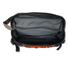 Cargar imagen en el visor de la galería, Adventure Hip Bag UFO
